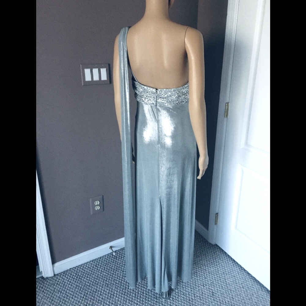 Sleeveless Sequined Long Dress 👗 - Picture 6 of 8